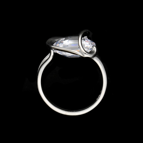 Srebrny pierścionek z cyrkoniami pr.925